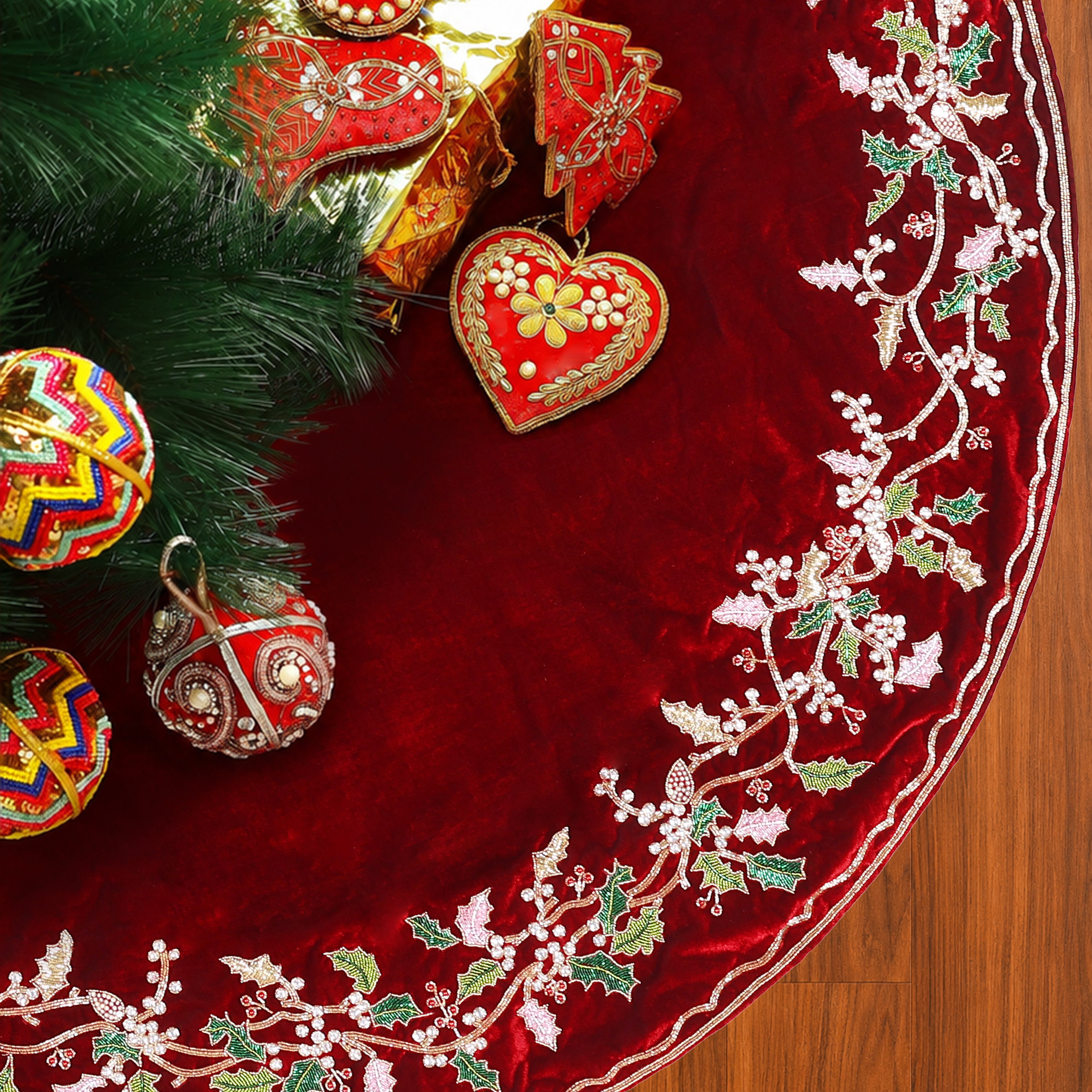 Grand Wreath Red Velvet Christmas Tree Skirt