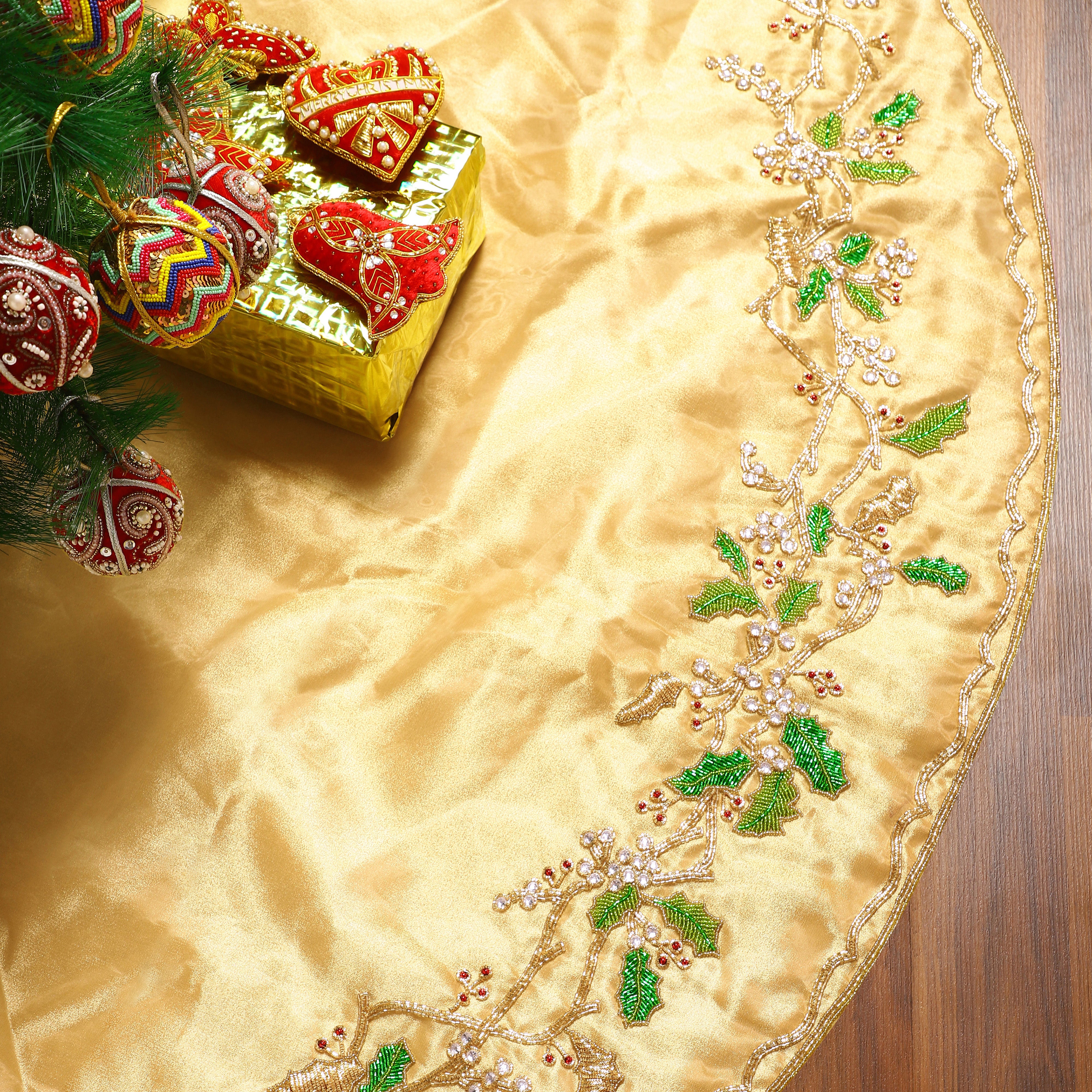 FLORAL WREATH GOLD CHRISTMAS WREATH TREE SKIRT & MATCHING CHRISTMAS STOCKING SET