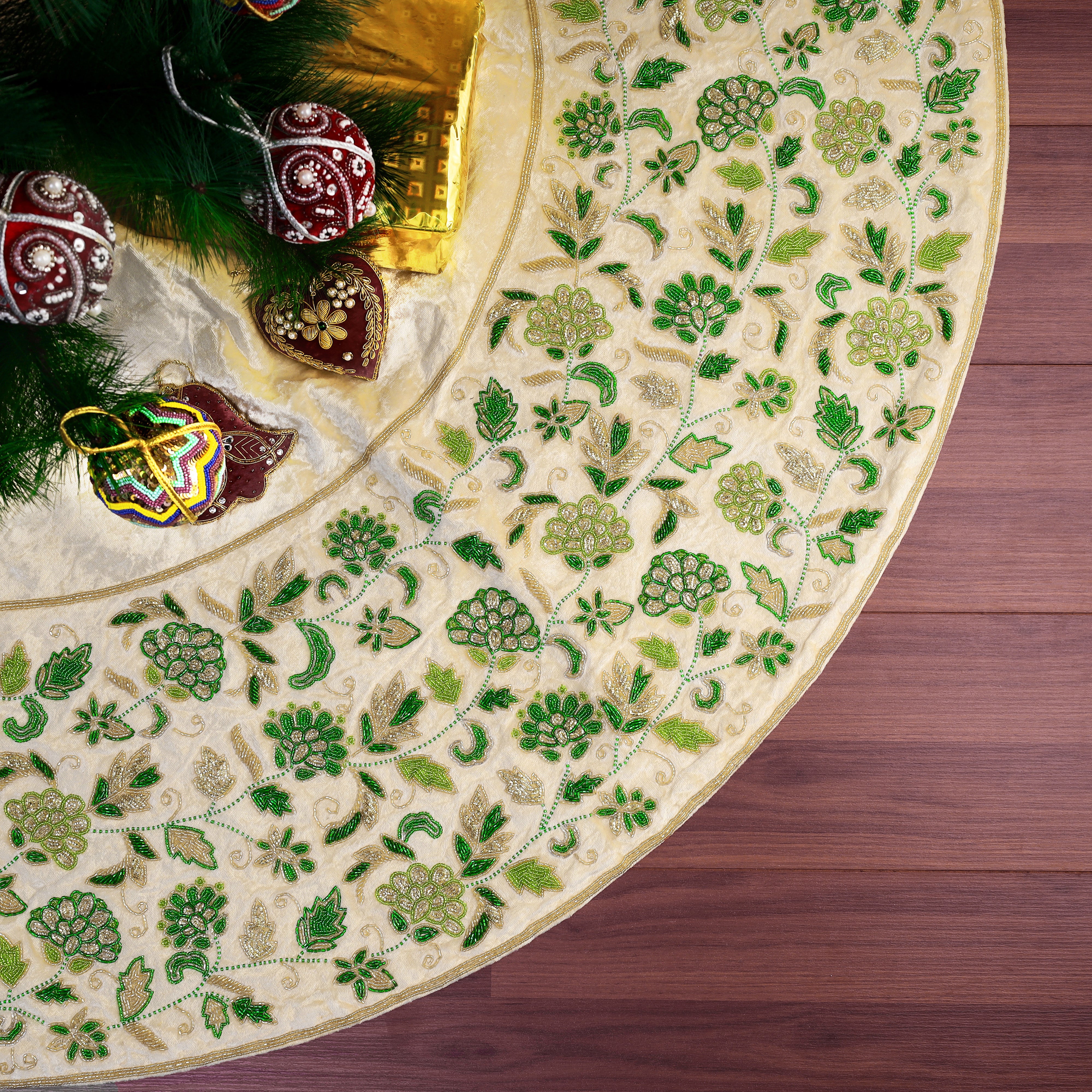 Cream Floral Fantasy Velvet Christmas Tree Skirt