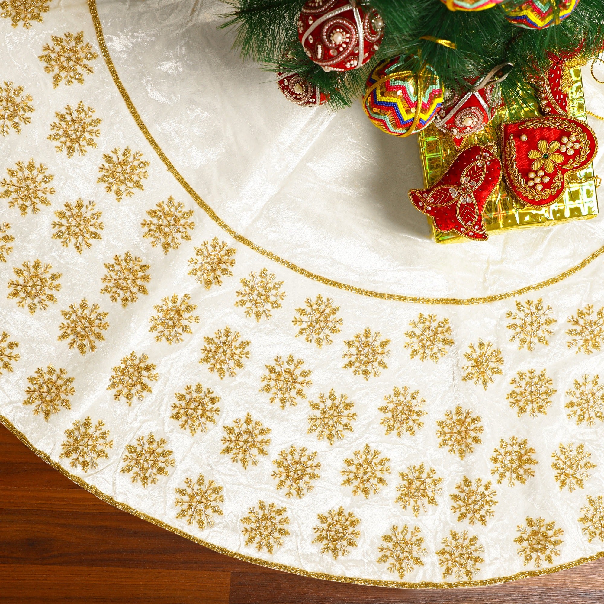 Beaded Snowflake White Velvet Christmas Tree Skirt