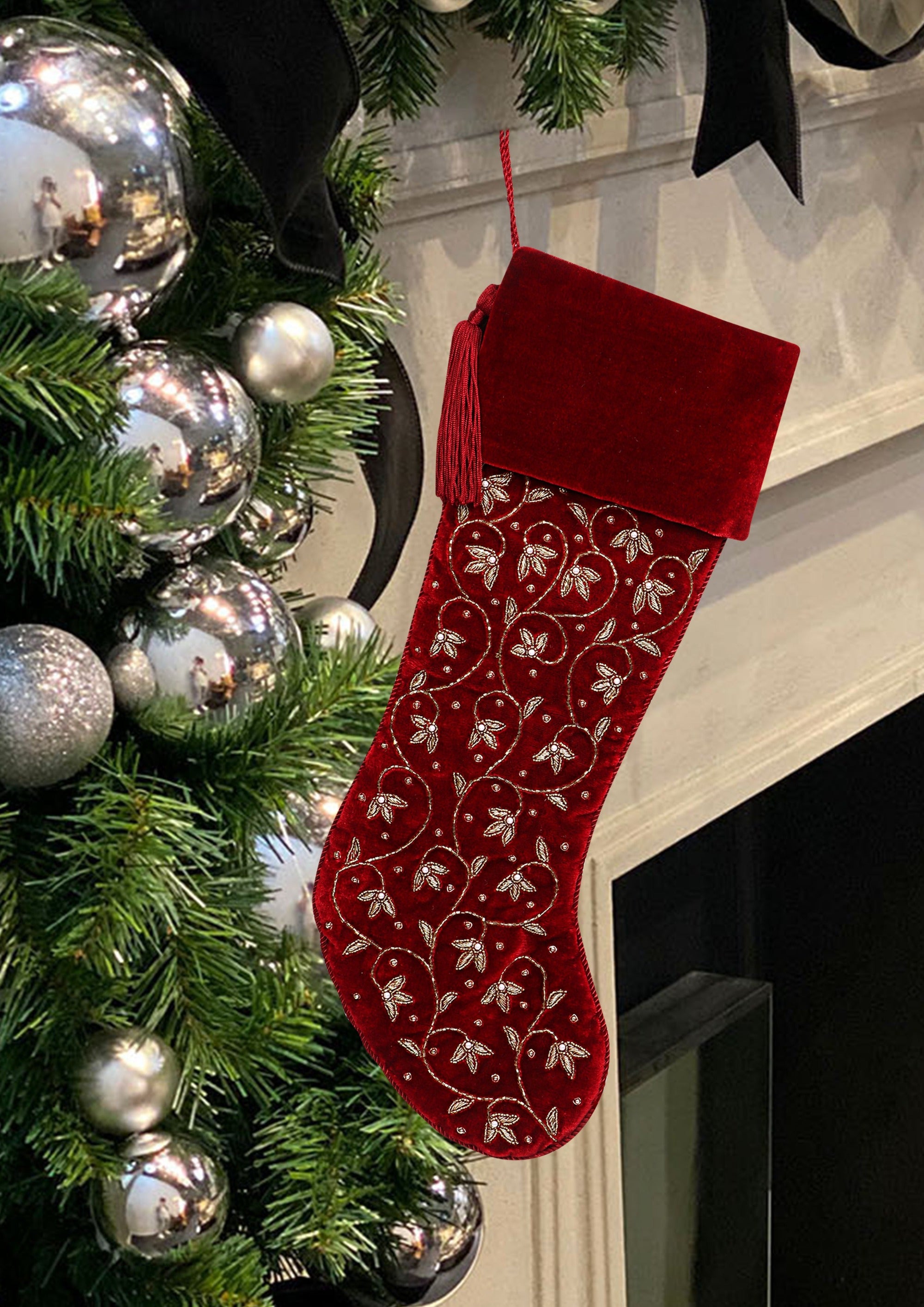 LOTUS LEAF & SNOWFLAKES RED & WHITE 3 PIECE CHRISTMAS STOCKING SET