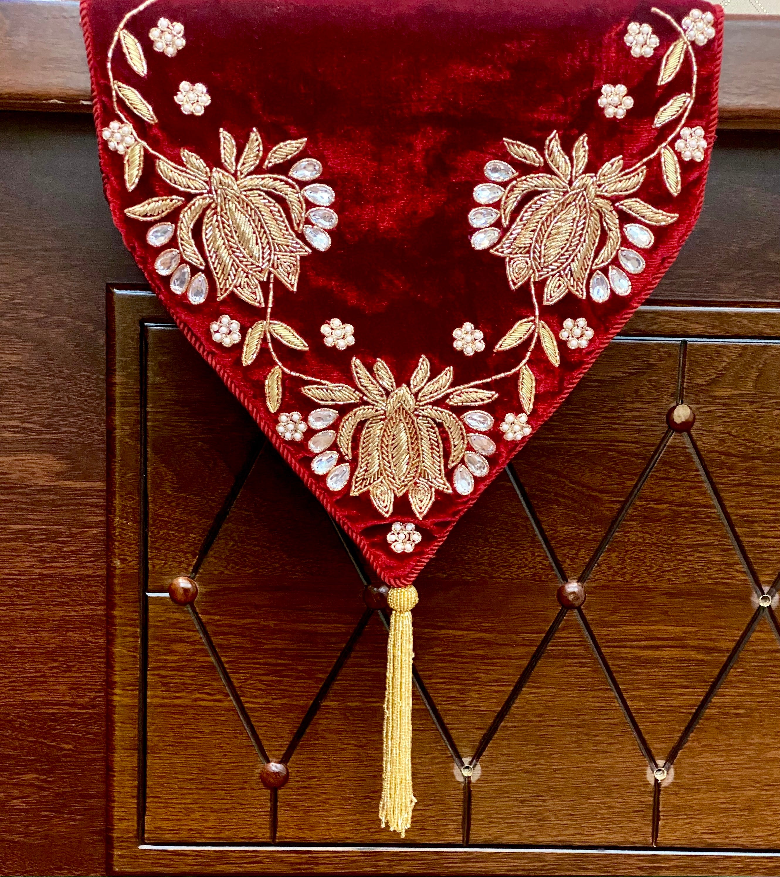 Lotus Shine - Red Velvet Decorative table runner