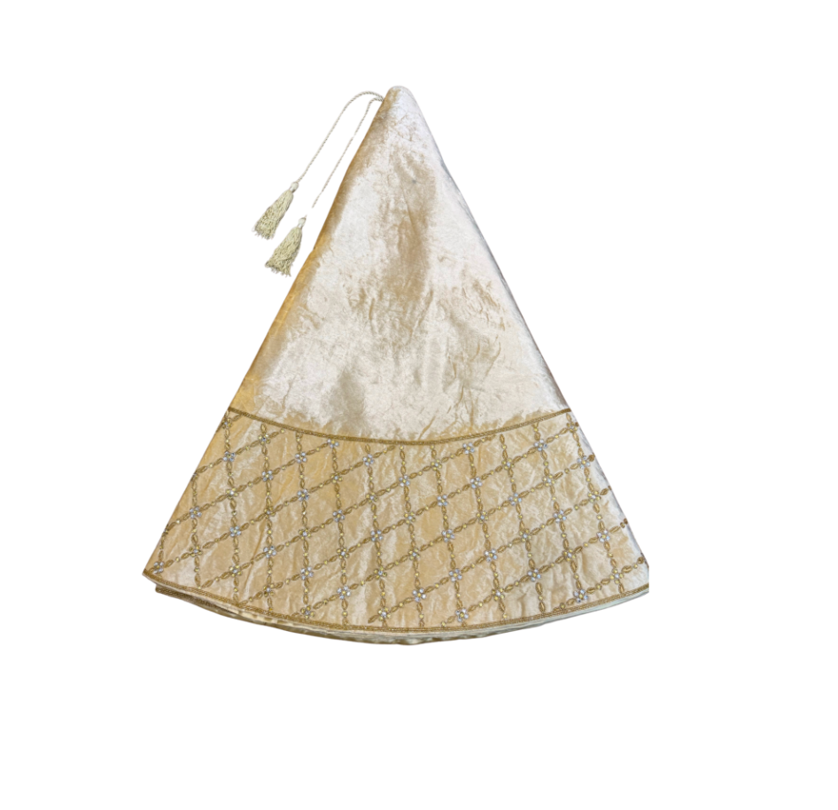 Criss Cross Pearl Leaf Cream Christmas Tree Skirt