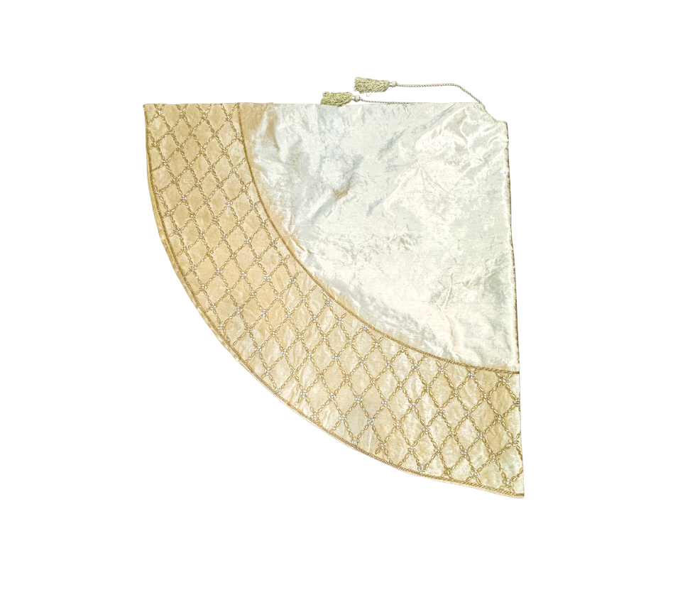 Criss Cross Pearl Leaf Cream Christmas Tree Skirt