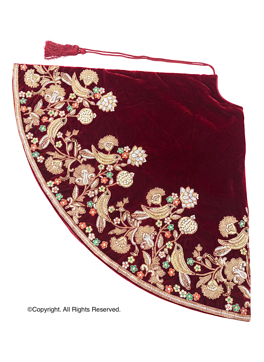 Partridge Noël SongBird Red Velvet Christmas Tree Skirt