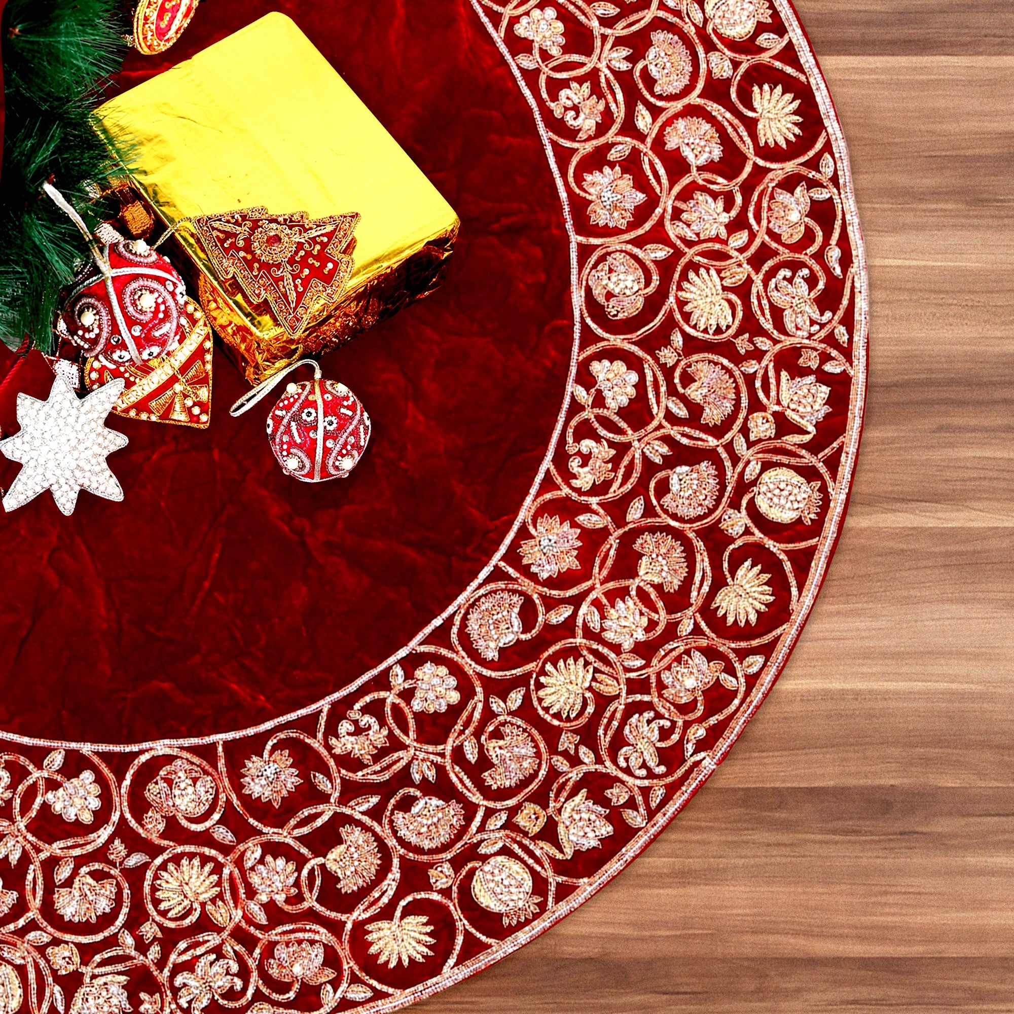 Golden Garland Red Velvet Christmas Tree Skirt