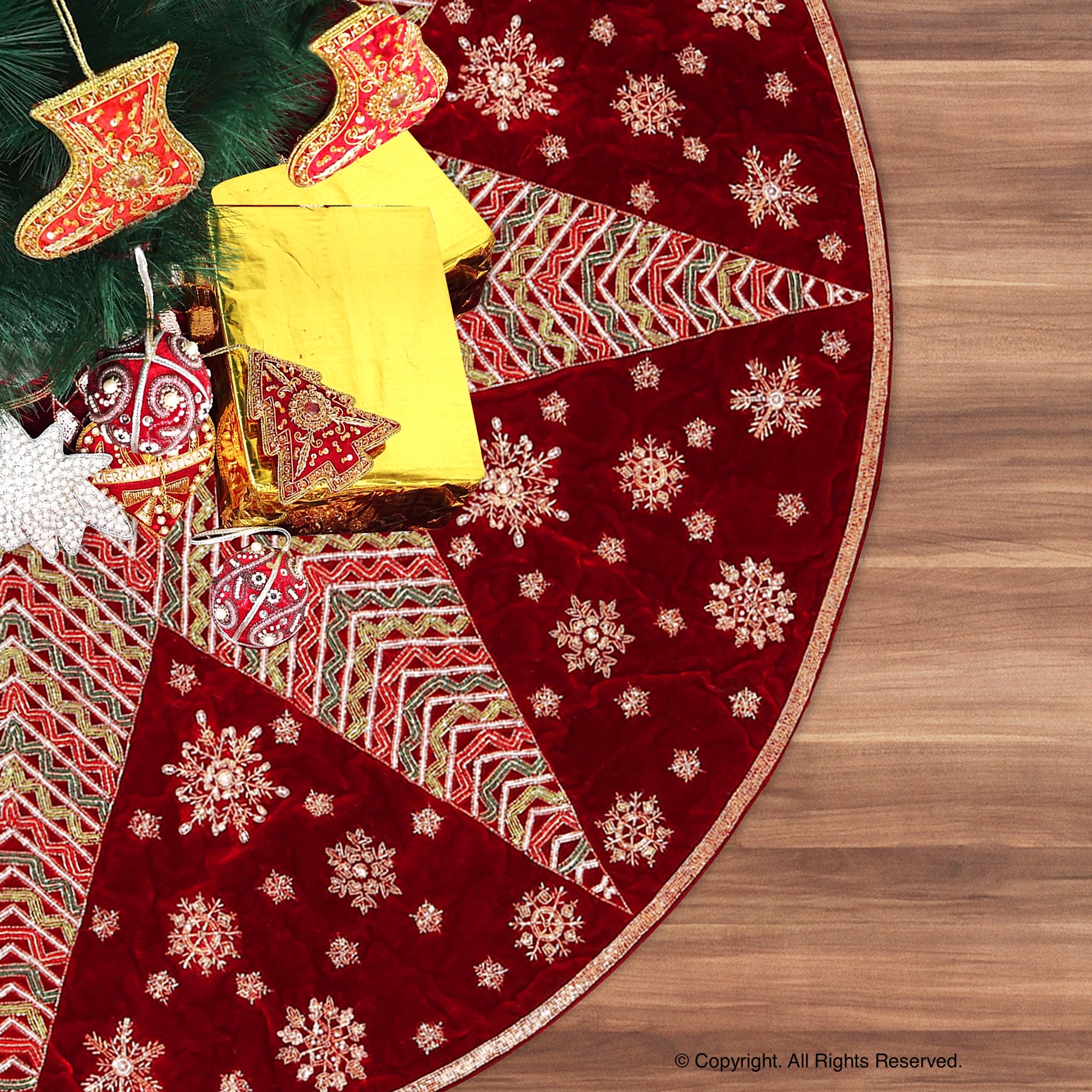 Starburst Snowflake Red Velvet Christmas Tree Skirt