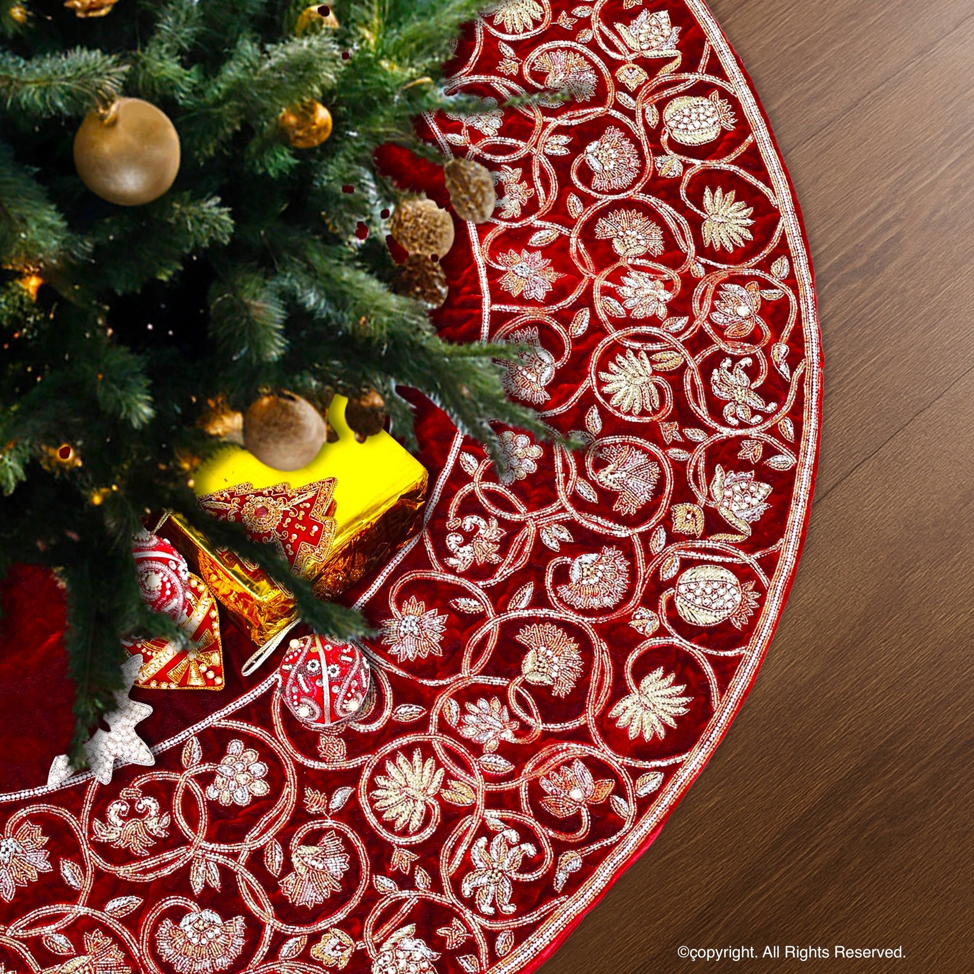 Golden Garland Red Velvet Christmas Tree Skirt
